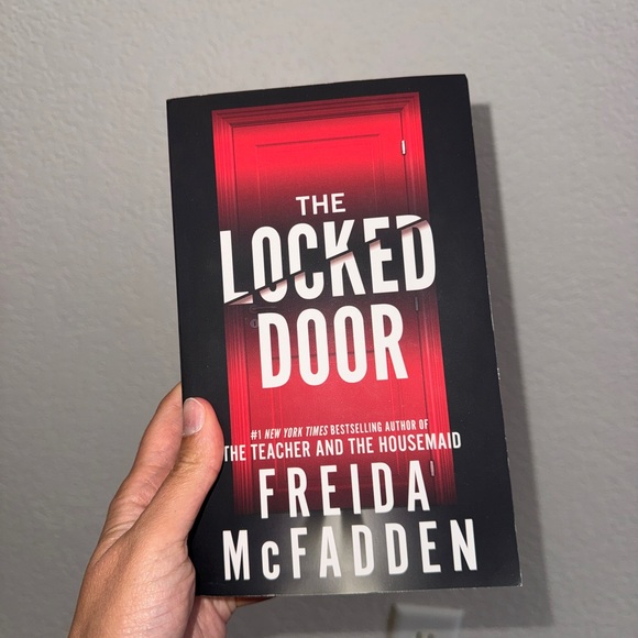 Freida McFadden Thriller Book Set - Picture 15 of 16